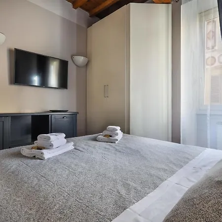 Apartment In The Window- Unique View *